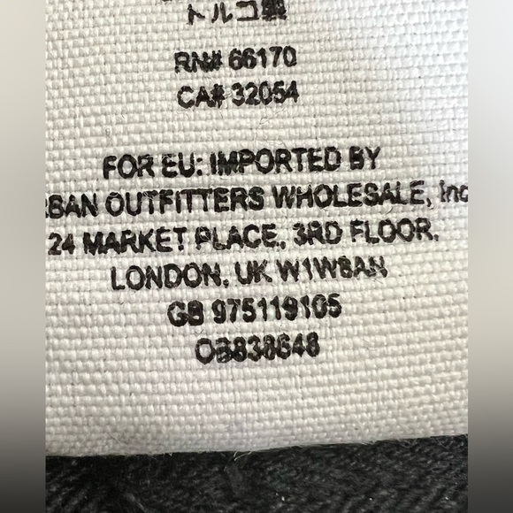 Free People Reagan exposed buttons skinny raw hem black denim 26 NWT NEW - Picture 6 of 10